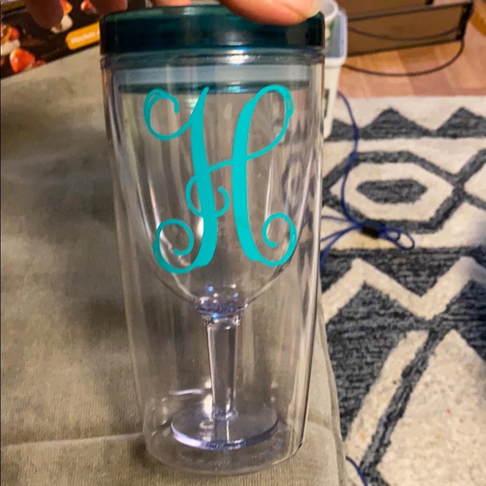 Brand new H wine tumbler